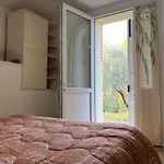 Mama Ro Bed and Breakfast Τσεζένα