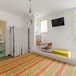 Mama Ro Bed and Breakfast 3*