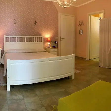 Mama Ro 3* Τσεζένα