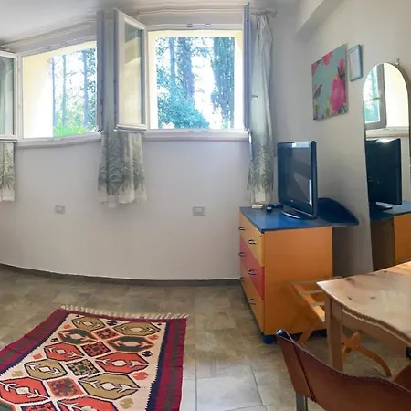 Mama Ro 3* Τσεζένα