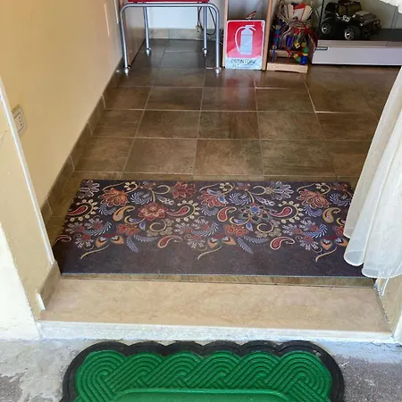 Mama Ro Τσεζένα