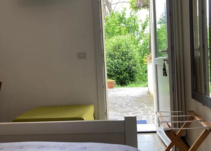 Mama Ro Bed & Breakfast 3*